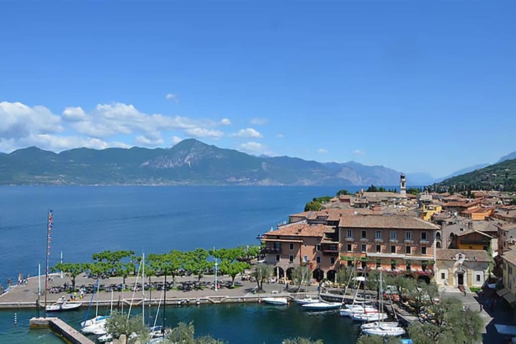 Casa Antiche Mura Apartment Torri Del Benaco Exterior photo