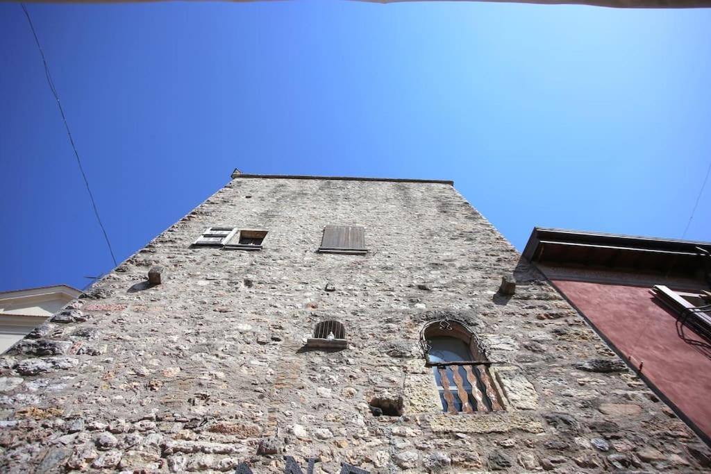 Casa Antiche Mura Apartment Torri Del Benaco Exterior photo