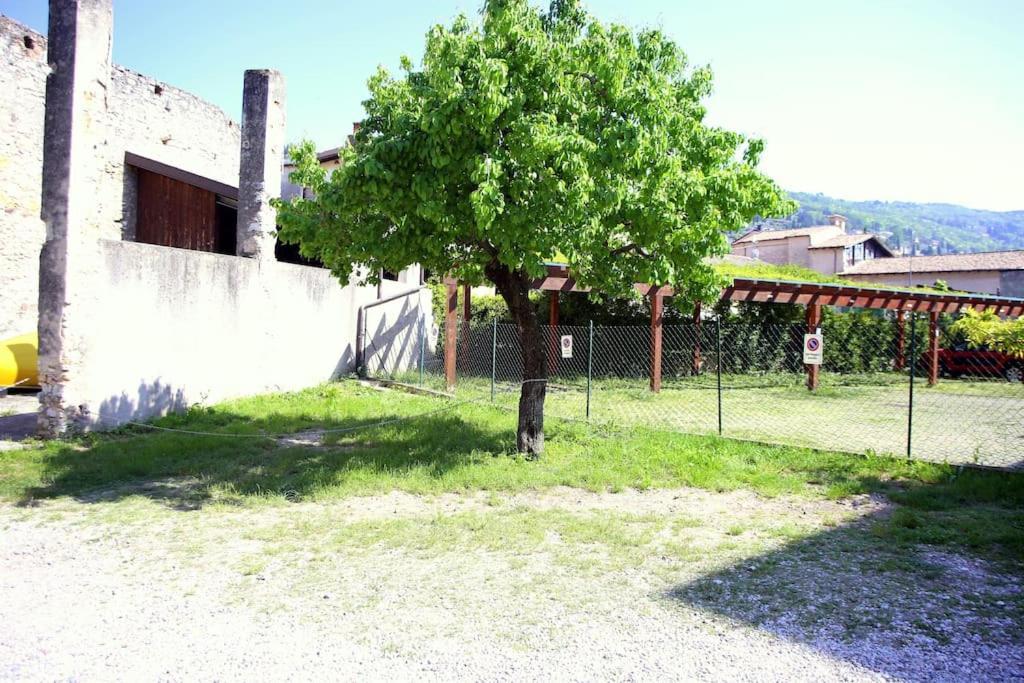 Casa Antiche Mura Apartment Torri Del Benaco Exterior photo